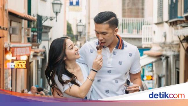 Nikita Willy dan 5 Artis Dilamar Pakai Cincin  Mewah Ada 