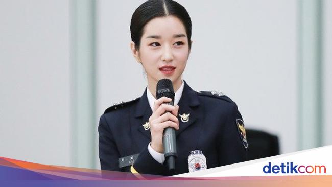 Seo Ye Ji Pernah Jadi Polisi Kehormatan, Lihat Tampilannya ...