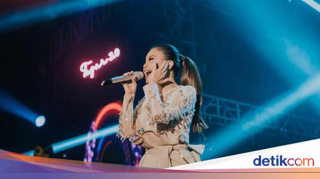 Lirik Dan Chord Gitar Lagu Atas Nama Cinta Dari Rossa