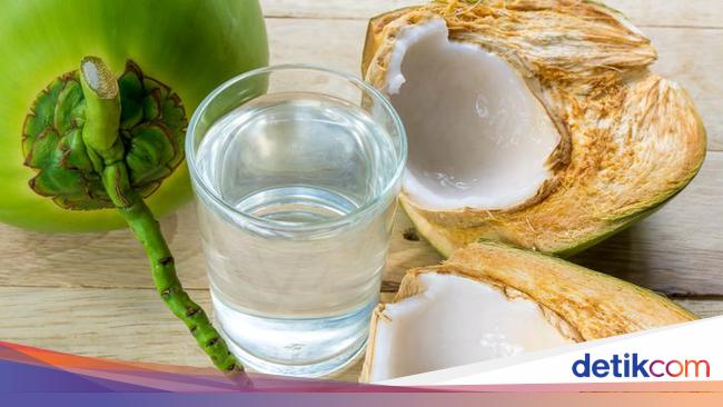 5 Khasiat Air Kelapa Yang Jadi Rahasia Sehat Priyanka Chopra 5 Khasiat Air Kelapa Yang Jadi Rahasia Sehat Priyanka Chopra