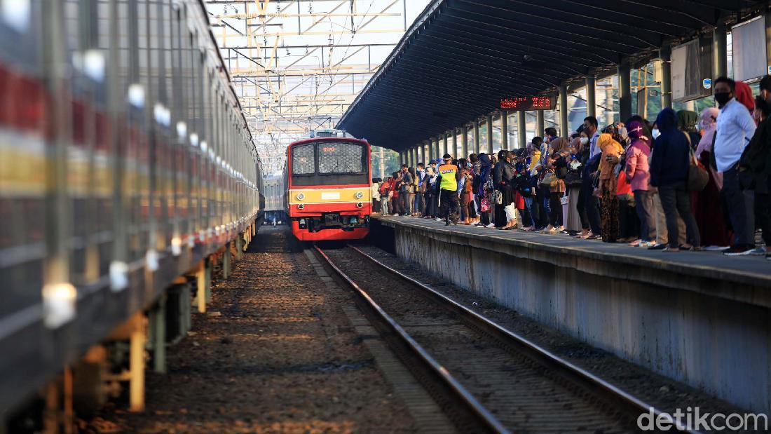 Catat! Ini Jadwal Operasional TransJakarta, MRT, Dan KRL Saat PSBB Transisi