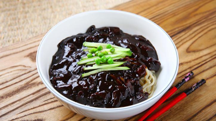 Jajangmyeon, Mie Hitam Korea Yang Jadi Penghibur Jomblo