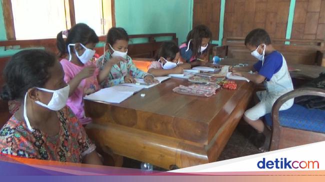 Ibu di Jombang Jual Kambing untuk Belikan Anak Ponsel Demi Ibu di Jombang Jual Kambing untuk Belikan Anak Ponsel Demi