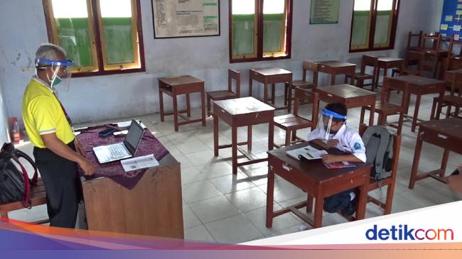 Semangat Dimas Sekolah Sendirian Demi Menggapai Cita Cita