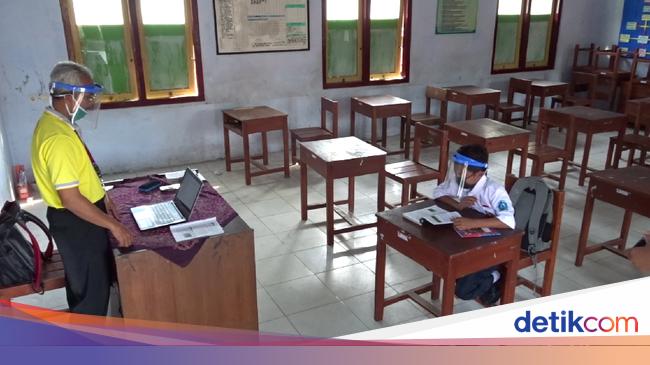 Semangat Dimas Sekolah Sendirian Demi Menggapai Cita Cita