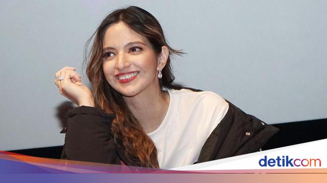 Kesibukan Nia Ramadhani Dimengerti Anak Anak