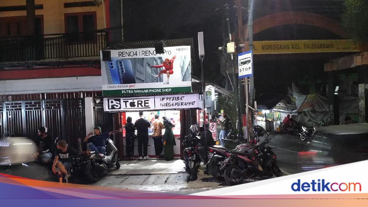 Begini Suasana Gerai PS Store di Condet Jaktim Malam Ini