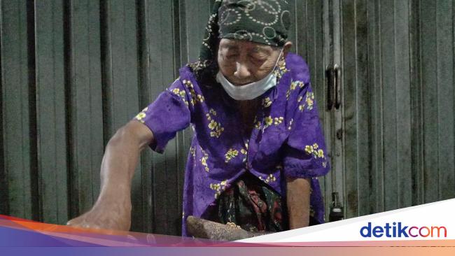 Nenek 80 Tahun Penjual Rujak Cingur Ikhlas  Kehilangan  Uang 