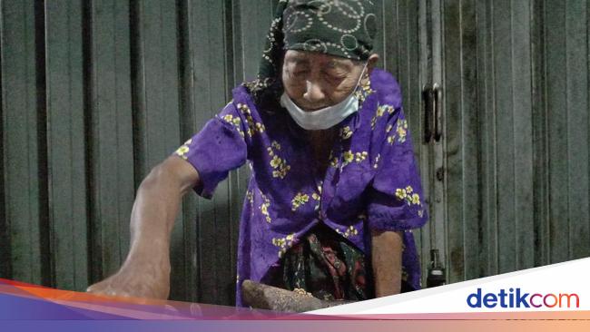 Nenek 80 Tahun Penjual Rujak Cingur Ikhlas Kehilangan Uang Nenek 80 Tahun Penjual Rujak Cingur Ikhlas Kehilangan Uang