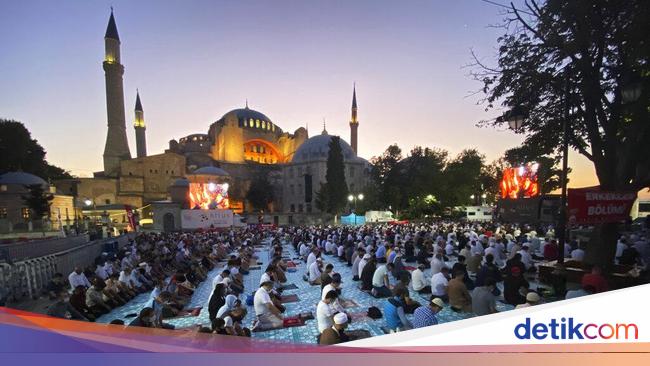 Kluster Corona Hagia Sophia dan Rawannya Penularan di Tempat Ibadah