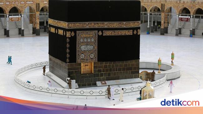 Imam Masjidil Haram: 2 Masjid Suci Paling Steril dari COVID-19