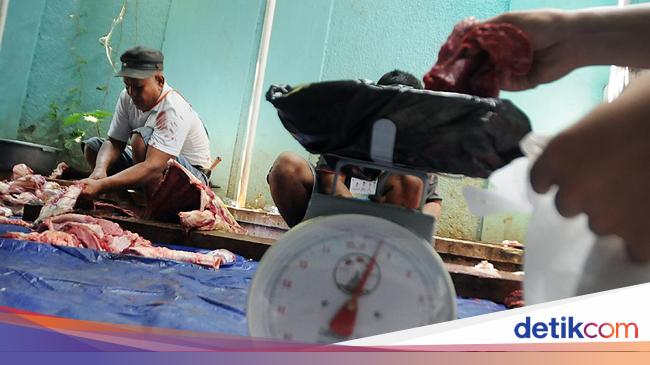 Berbagi Hewan  Kurban untuk  Sesama yang  Membutuhkan