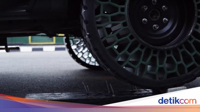 Keunggulan Ban Tanpa Udara Buatan TNI AD Kebal Paku dan Keunggulan Ban Tanpa Udara Buatan TNI AD Kebal Paku dan