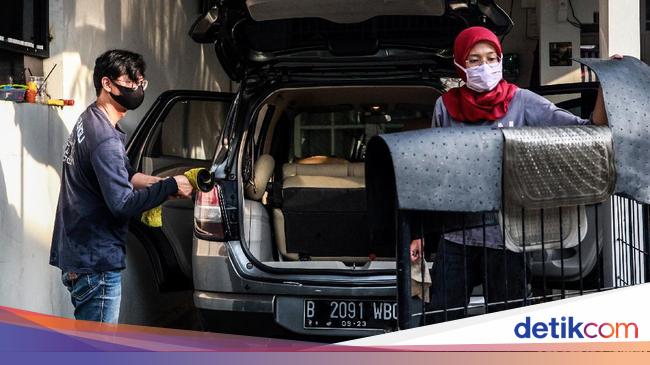  Jasa  Cuci  Mobil  Pasangan Tuna Rungu yang Viral di Tangerang 