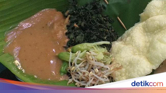 Lapar Seusai Olahraga Bisa Jajan Pecel  Semanggi  Al Akbar 