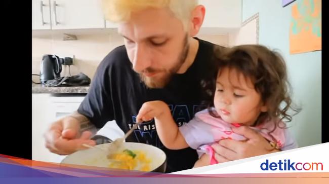 5 Menit Makan Bubur Manado Porsi Jumbo Bule Ini Ogah 5 Menit Makan Bubur Manado Porsi Jumbo Bule Ini Ogah