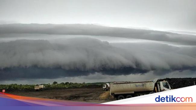 Heboh Awan Bak Gelombang Tsunami Yang Baiknya Dihindari
