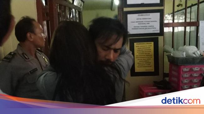Ditahan Soal Kasus Idi Kacung Who Jerinx Dites Swab
