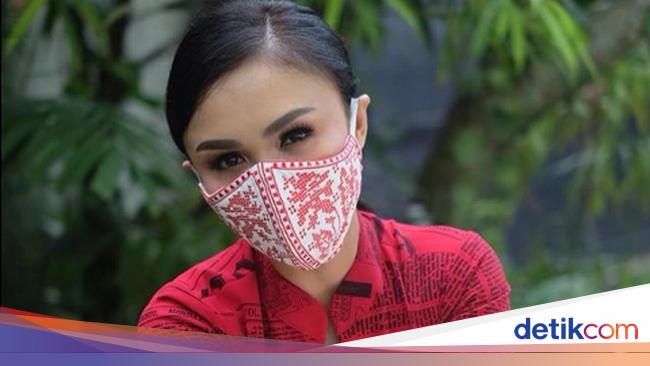 Bak Bendera Merah Putih Intip Foto 9 Gaya Artis Ikutan