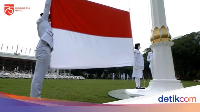 Detik Detik Pengibaran Bendera Merah Putih Di Istana