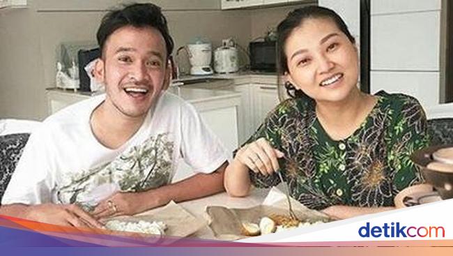 Tak Gengsi 5 Artis Tanah Air Ini Doyan Banget Makan Nasi Tak Gengsi 5 Artis Tanah Air Ini Doyan Banget Makan Nasi