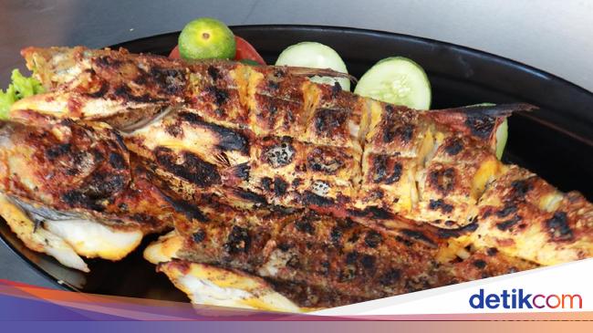 5 Tips Bakar Ikan dari Penjual Seafood Agar Tak Mudah Hancur