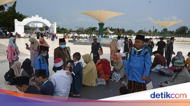 Objek Wisata Di Banten Bali Ramai Wisatawan Saat Libur Panjang