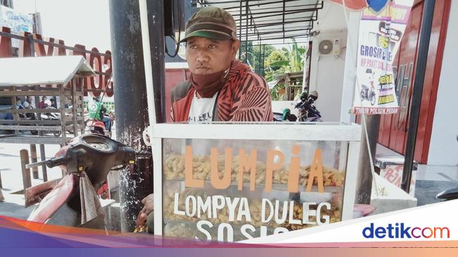 Semangat Pedagang Lumpia Difabel Asal Klaten Cari Rejeki
