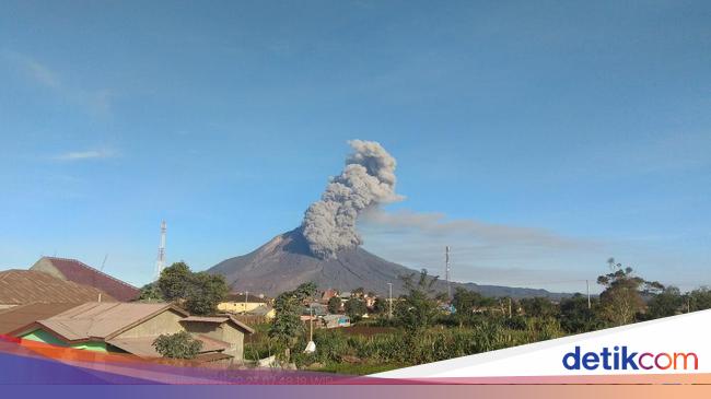 Gunung Sinabung Erupsi Pagi Ini, Warga Diminta Waspada ...