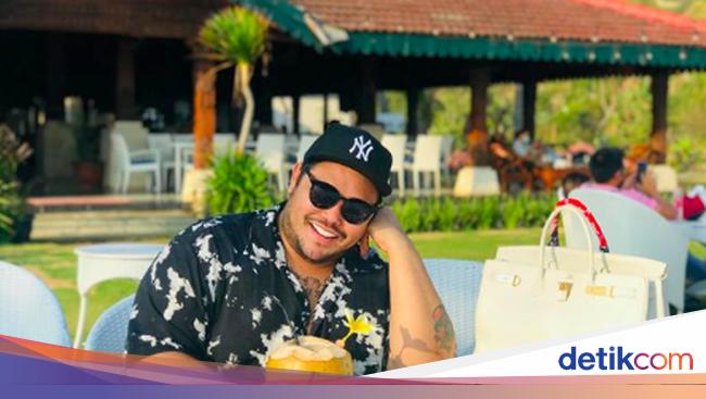 Ivan Gunawan Tepis Isu Miskin Ini Alasannya Jualan Bakso Ivan Gunawan Tepis Isu Miskin Ini Alasannya Jualan Bakso