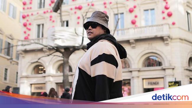 7 Gaya Mewah Ivan Gunawan yang Disindir Deddy Corbuzier 7 Gaya Mewah Ivan Gunawan yang Disindir Deddy Corbuzier