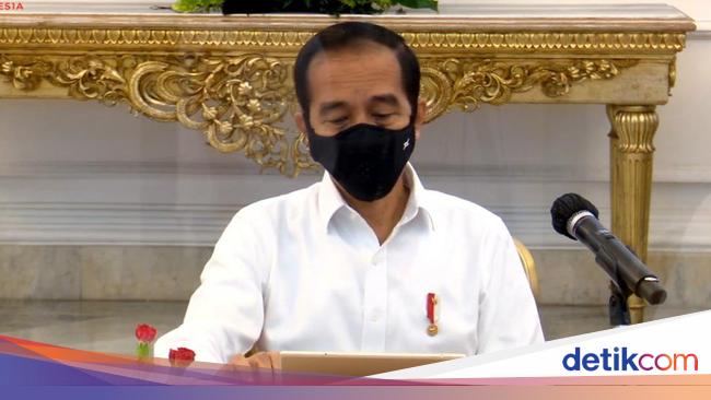 Pakai Masker Jokowi  Pimpin Rapat Penanganan Corona 