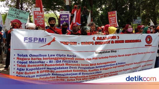 Buruh Demo Tolak Omnibus Law Di Depan Dprd Sumut Lalin Dialihkan