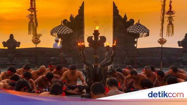 Tari Kecak Sejarah Makna Hingga Tempat Pertunjukannya Tari Kecak Sejarah Makna Hingga Tempat Pertunjukannya