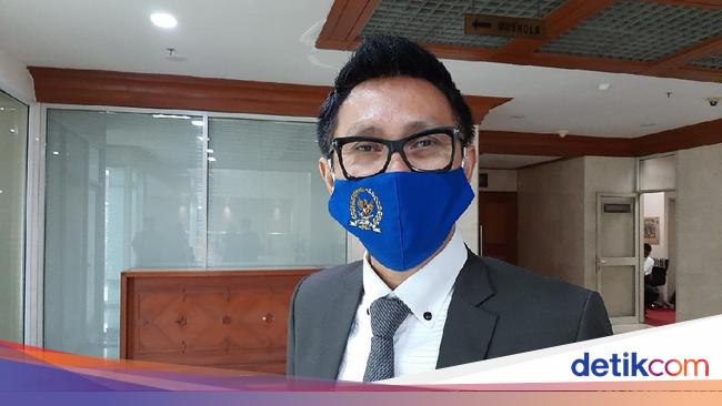 Foto Eko Patrio di Gedung DPR Jadi Bulan bulanan Netizen Foto Eko Patrio di Gedung DPR Jadi Bulan bulanan Netizen