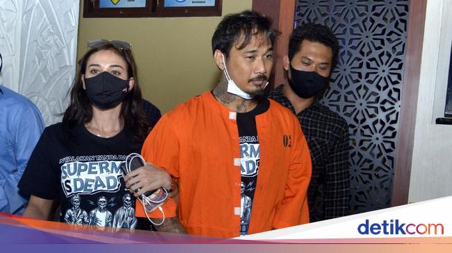 Jerinx Nora Bercumbu Di Mobil Tahanan Komisi Iii Copot Jaksanya Memalukan