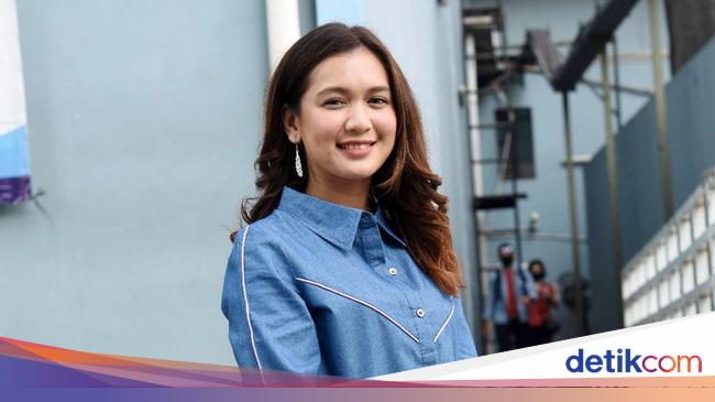 Dea Annisa Ngaku Punya Calon Suami, Mohon Doa Segera Nikah