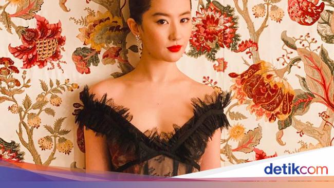 Pesona Si Cantik Pemeran Mulan yang Dikritik Netizen