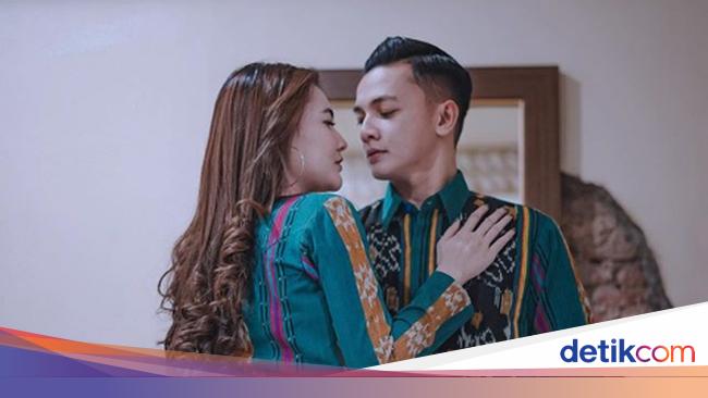 Lirik Dan Chord Gitar Banyu Moto Dari Nella Kharisma Dan Dory Harsa