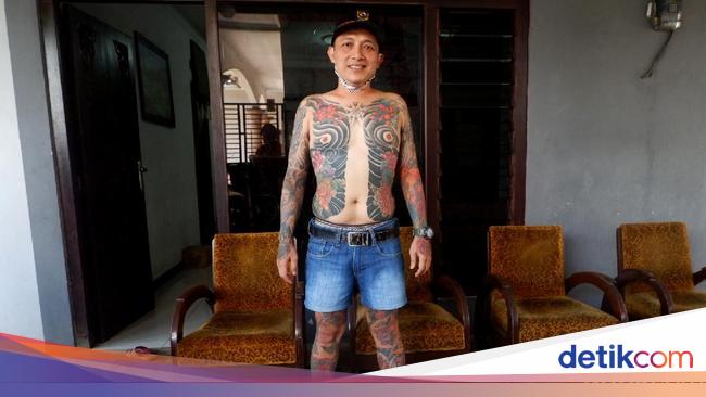 Badan Penuh Tato Bak Yakuza Tapi Mereka Ini Para Kades di Badan Penuh Tato Bak Yakuza Tapi Mereka Ini Para Kades di
