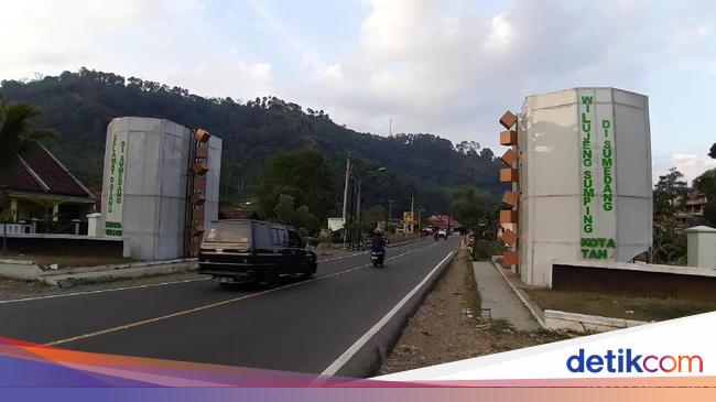 Hore Gapura Sumedang Kota Kardus Segera Direnovasi Hore Gapura Sumedang Kota Kardus Segera Direnovasi