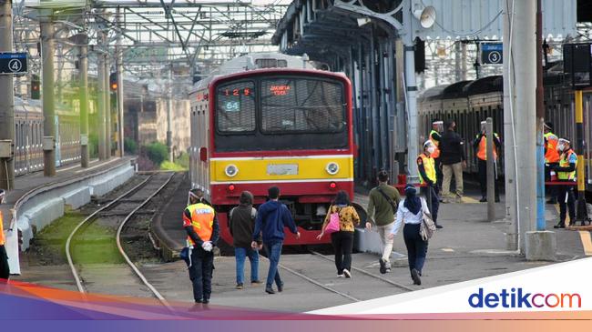 Jadwal Krl Berubah Mulai Besok Kereta Terakhir Dari Jakarta Pukul 19 00 Wib