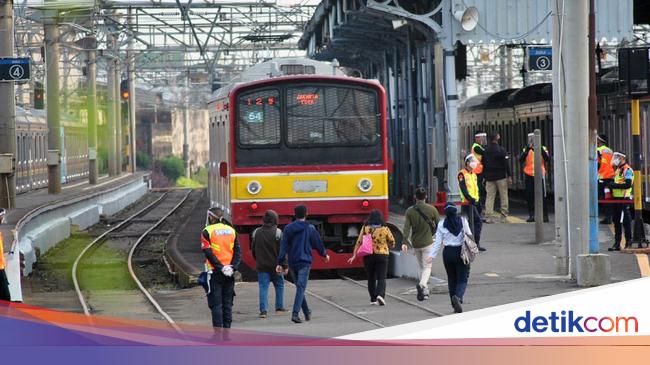 Jadwal Krl Berubah Mulai Besok Kereta Terakhir Dari Jakarta Pukul 19 00 Wib Jadwal Krl Berubah Mulai Besok Kereta Terakhir Dari Jakarta Pukul 19 00 Wib