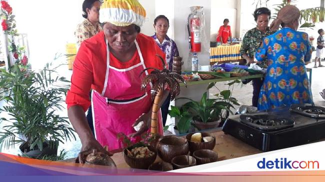 Perajin Papua Sulap Batok  Kelapa  Jadi Produk Bernilai Jutaan