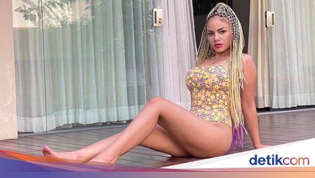 Jual Celana Dalam Jadi Wujud Protes Dinar Candy Terhadap PSBB Jual Celana Dalam Jadi Wujud Protes Dinar Candy Terhadap PSBB