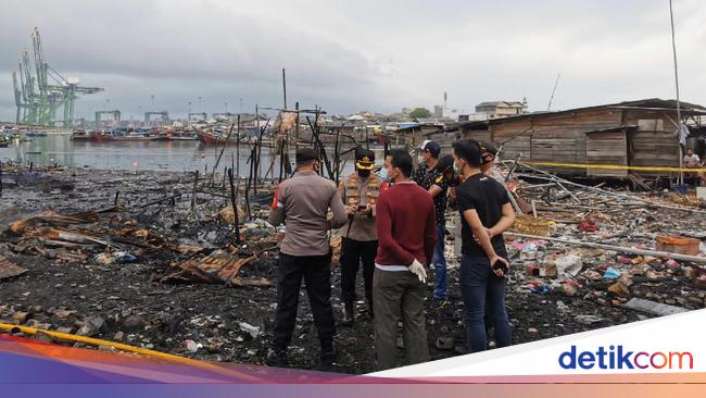 Kebakaran Gudang Kayu di Jakut 100 Rumah 2 Truk Hangus Kebakaran Gudang Kayu di Jakut 100 Rumah 2 Truk Hangus