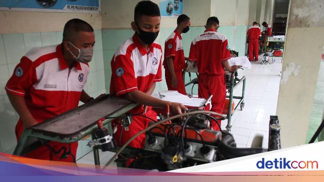 Melihat Penerapan Protokol Kesehatan di Kelas  Praktik SMK 