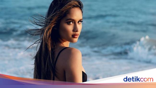 7 Gaya Seksi Artis Indonesia Berbikini, Jessica Mila sampai Cinta Laura