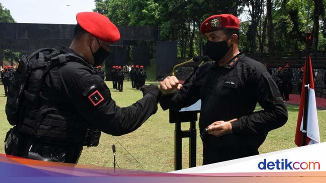 Danjen Kopassus Terima Brevet Anti Teror