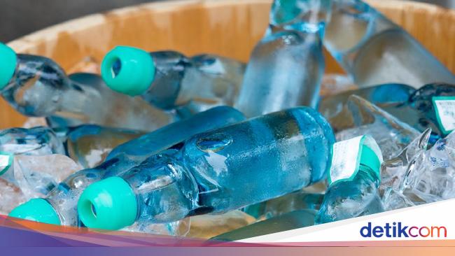 日本の炭酸飲料販売者が警察に逮捕、ヤクザの家族だったことが判明